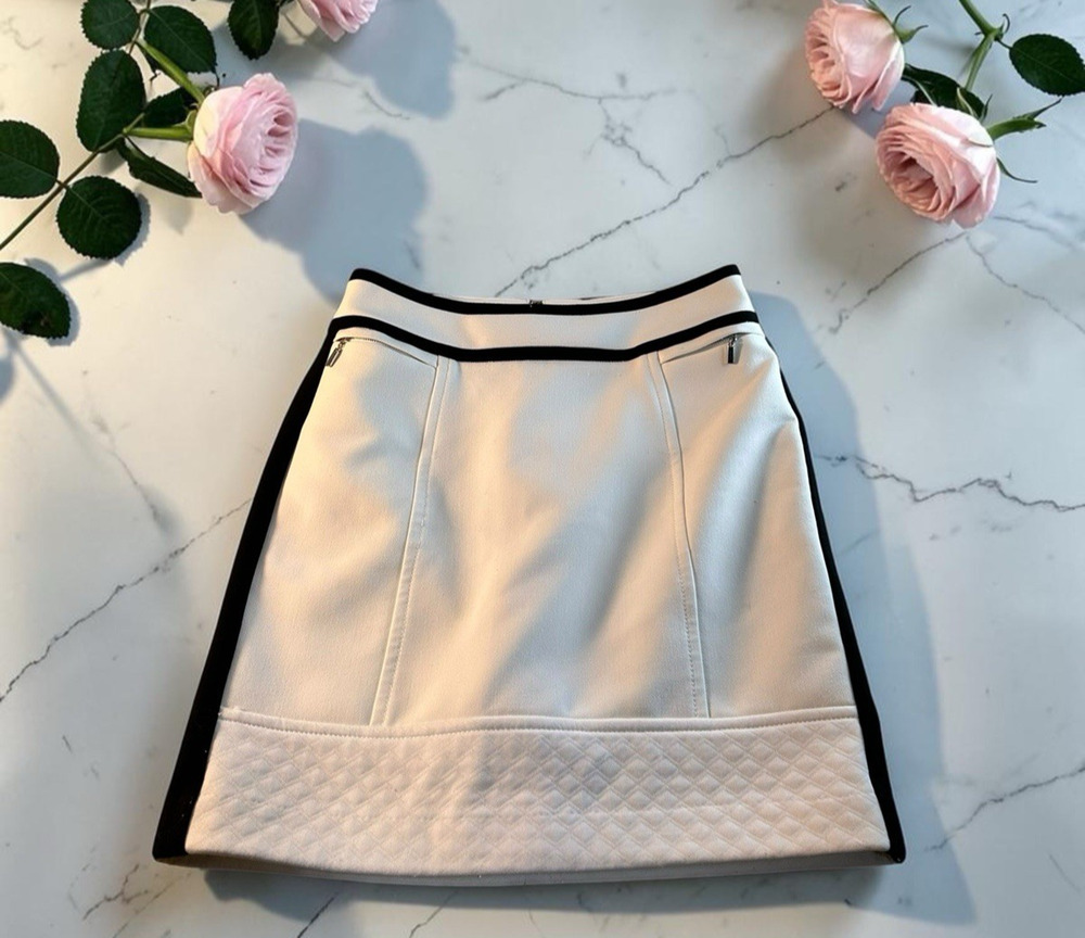 White House Black Market Skirt Sz 4 White Black Trim Quilted Hem Zip Pockets